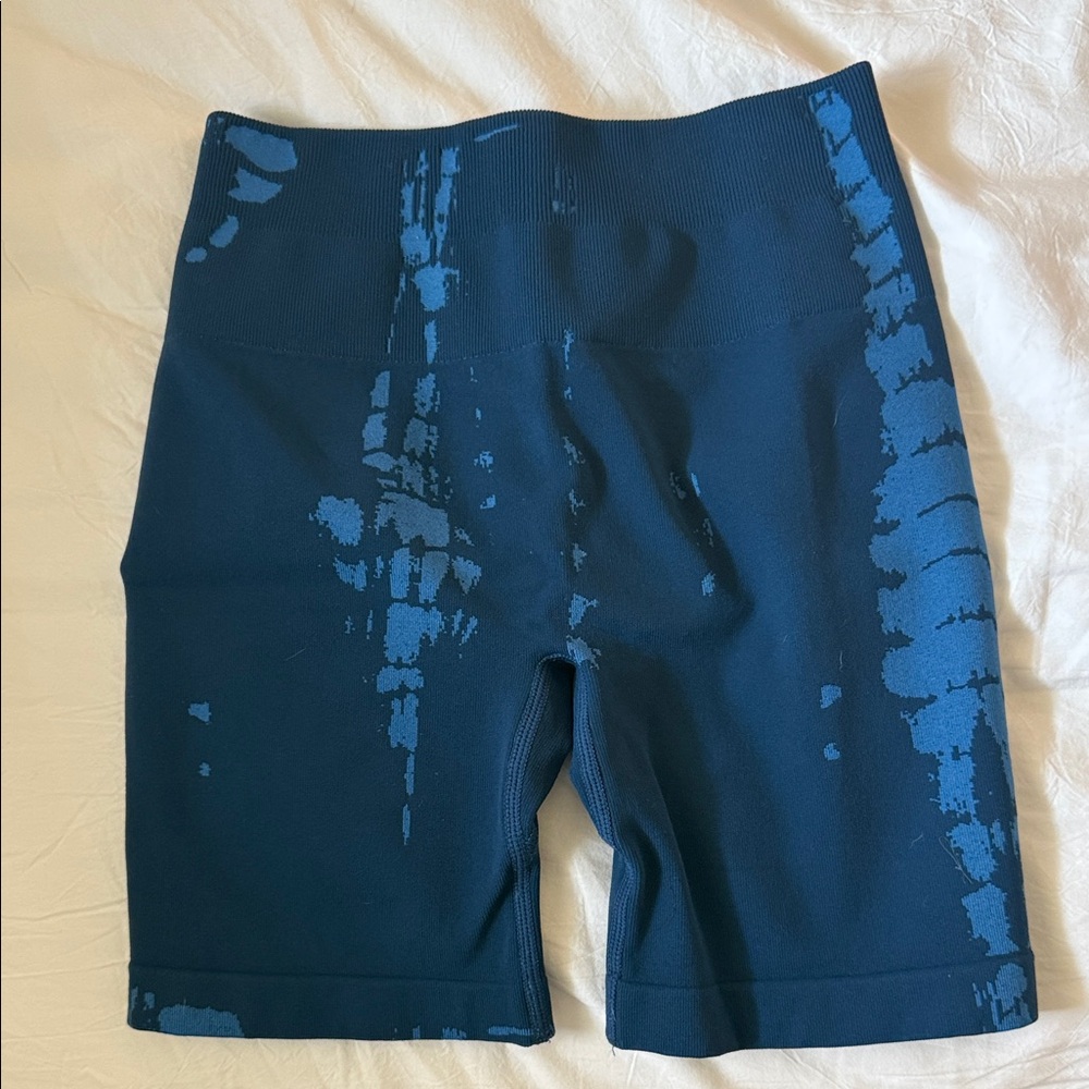 AUROLA Serpent Seamless Scrunch Workout Shorts